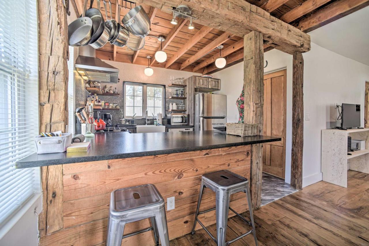 Charming Cottage With Yard - 2 Mi To Tinker St! วูดสต็อก ภายนอก รูปภาพ